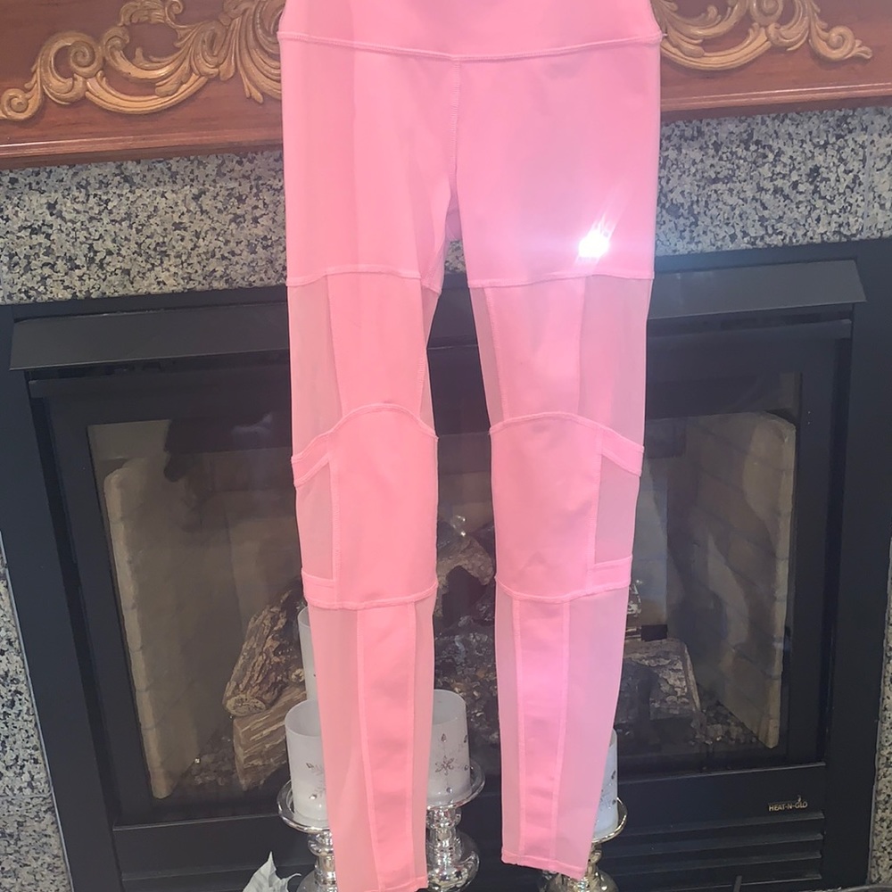 Women’s Alo Yoga High Waisted Pink with Mesh Leggings. Size XS. Never worn!